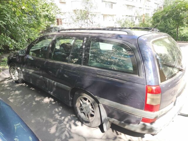 Синий Опель Омега, объемом двигателя 2.5 л и пробегом 378 тыс. км за 1786 $, фото 1 на Automoto.ua