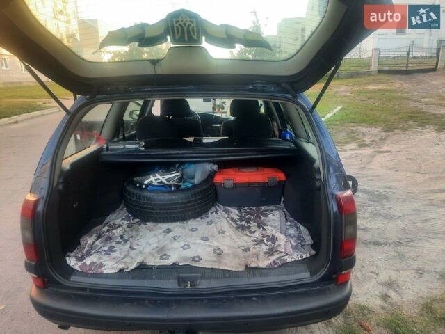Синій Опель Омега, об'ємом двигуна 2 л та пробігом 258 тис. км за 2900 $, фото 3 на Automoto.ua