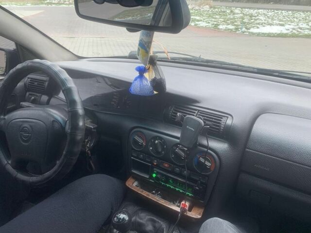 Зелений Опель Омега, об'ємом двигуна 0 л та пробігом 777 тис. км за 2000 $, фото 7 на Automoto.ua