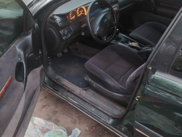 Зеленый Опель Омега, объемом двигателя 2.5 л и пробегом 100 тыс. км за 1100 $, фото 1 на Automoto.ua