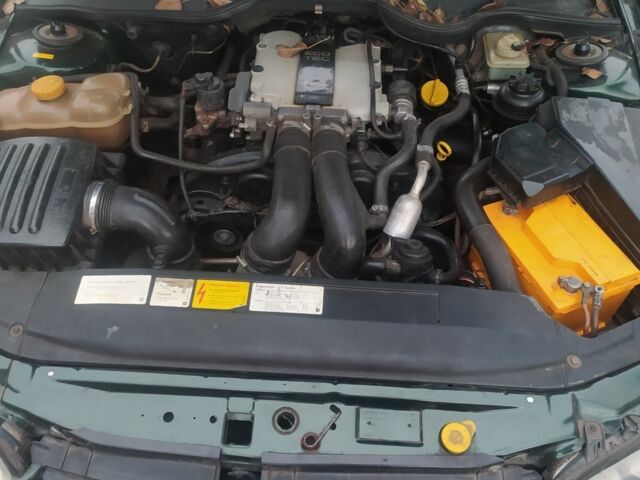 Зеленый Опель Омега, объемом двигателя 2.5 л и пробегом 100 тыс. км за 1100 $, фото 6 на Automoto.ua