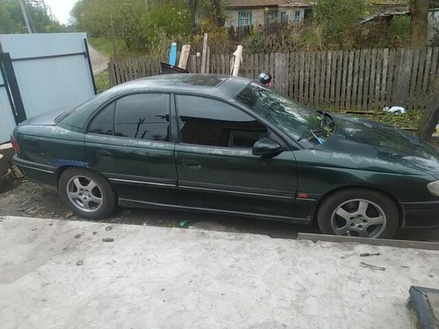 Зеленый Опель Омега, объемом двигателя 2.5 л и пробегом 100 тыс. км за 1100 $, фото 3 на Automoto.ua