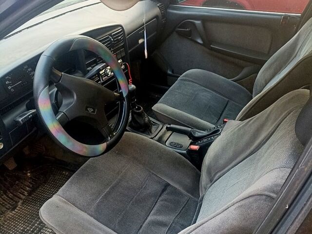 Зеленый Опель Омега, объемом двигателя 2 л и пробегом 263 тыс. км за 1100 $, фото 4 на Automoto.ua