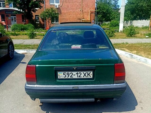 Зеленый Опель Омега, объемом двигателя 2 л и пробегом 263 тыс. км за 1100 $, фото 2 на Automoto.ua