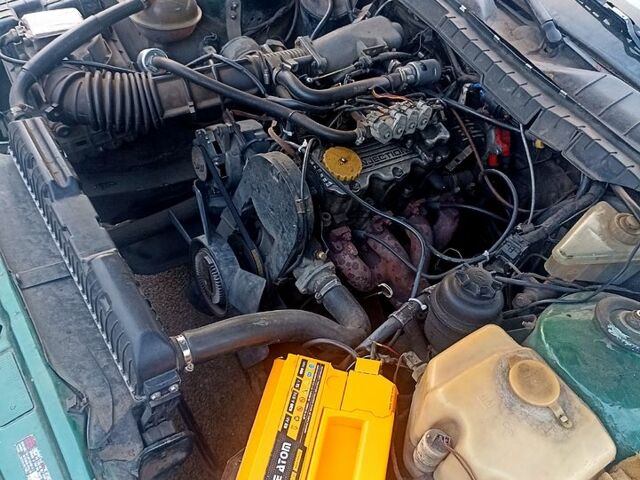 Зеленый Опель Омега, объемом двигателя 2 л и пробегом 263 тыс. км за 1100 $, фото 6 на Automoto.ua