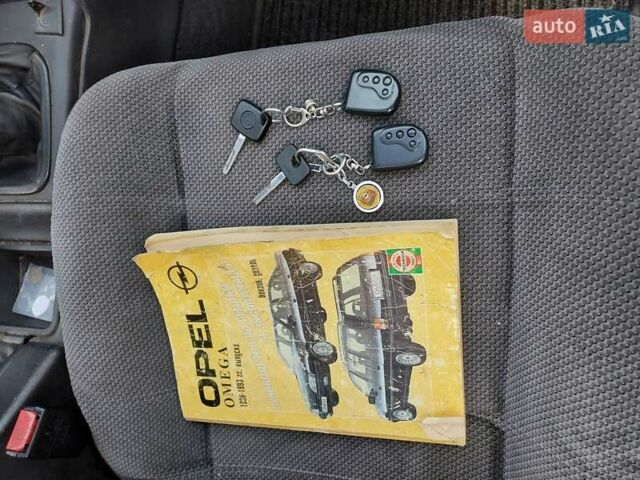Опель Омега 1992 в Киеве на Automoto.ua Зеленый Опель Омега, объемом двигателя 2 л и пробегом 280 тыс. км за 1300 $, фото 9 на Automoto.ua