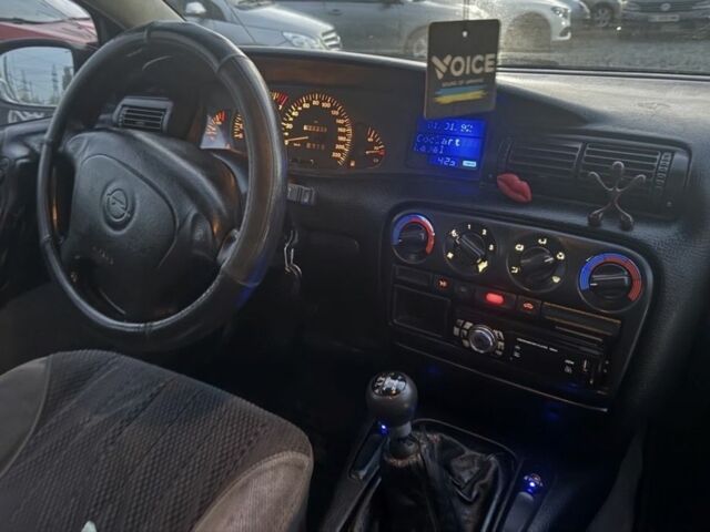 Зеленый Опель Омега, объемом двигателя 2 л и пробегом 372 тыс. км за 1400 $, фото 5 на Automoto.ua