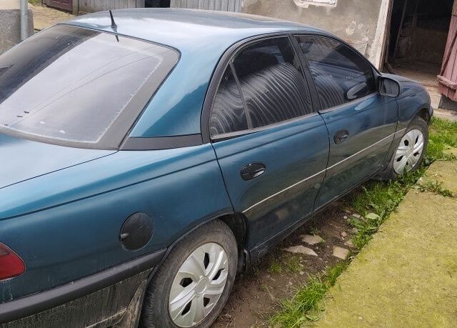 Зеленый Опель Омега, объемом двигателя 2 л и пробегом 343 тыс. км за 2500 $, фото 1 на Automoto.ua