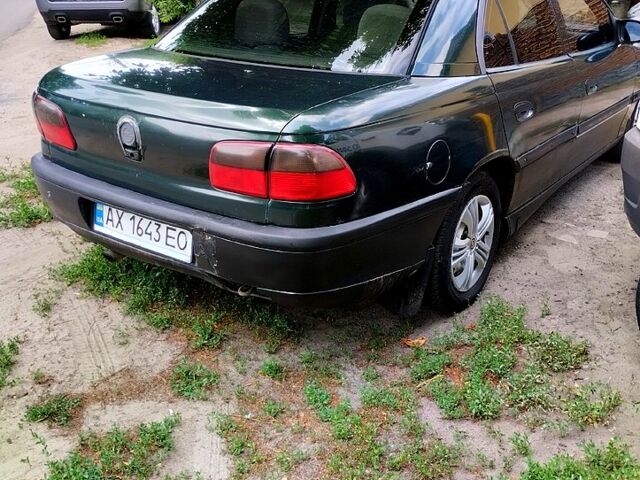 Зелений Опель Омега, об'ємом двигуна 2 л та пробігом 300 тис. км за 1250 $, фото 2 на Automoto.ua