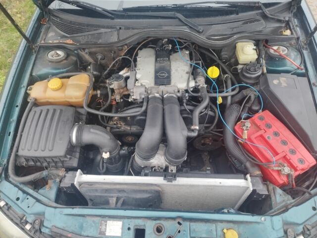 Зеленый Опель Омега, объемом двигателя 2.5 л и пробегом 450 тыс. км за 1904 $, фото 5 на Automoto.ua