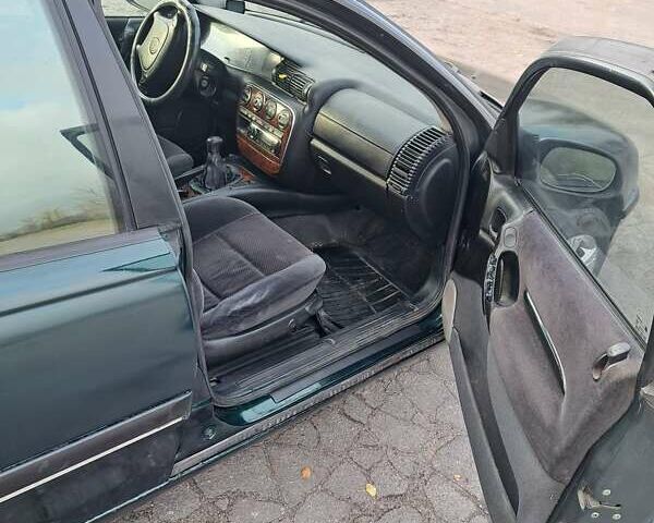 Зелений Опель Омега, об'ємом двигуна 2 л та пробігом 280 тис. км за 1899 $, фото 16 на Automoto.ua