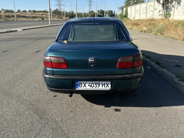 Зеленый Опель Омега, объемом двигателя 2 л и пробегом 200 тыс. км за 850 $, фото 4 на Automoto.ua