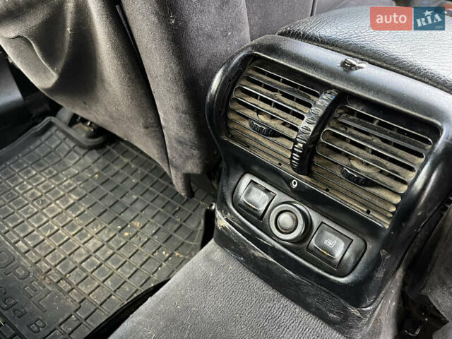 Зелений Опель Омега, об'ємом двигуна 2.96 л та пробігом 300 тис. км за 1350 $, фото 18 на Automoto.ua