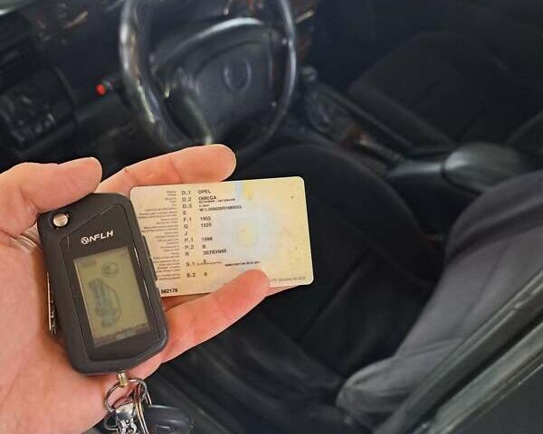 Зеленый Опель Омега, объемом двигателя 2 л и пробегом 280 тыс. км за 1950 $, фото 16 на Automoto.ua
