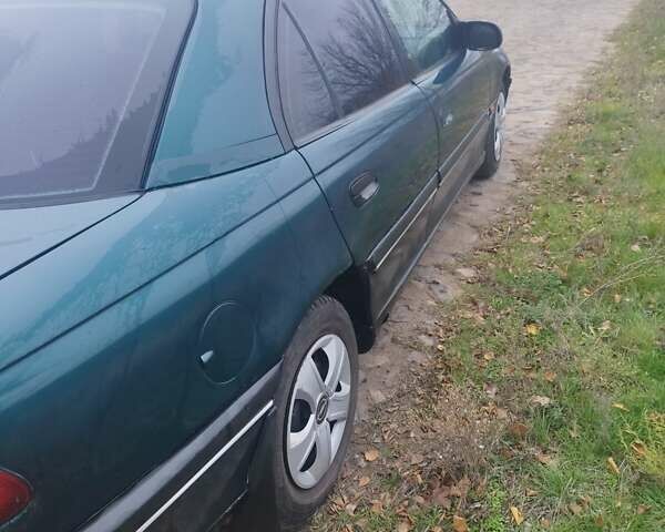 Зеленый Опель Омега, объемом двигателя 2.5 л и пробегом 450 тыс. км за 1800 $, фото 2 на Automoto.ua