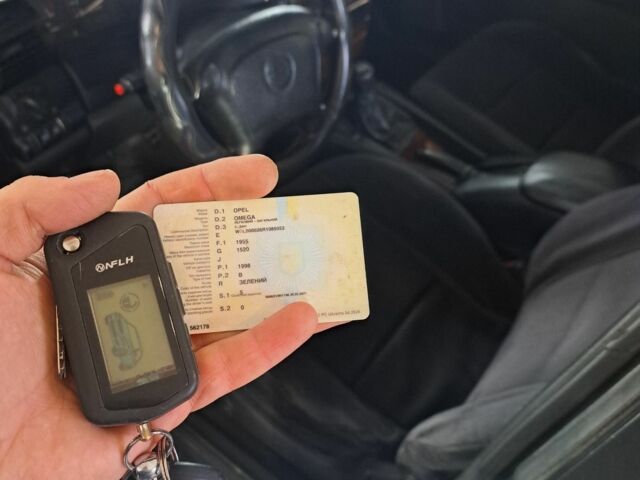 Зеленый Опель Омега, объемом двигателя 2 л и пробегом 280 тыс. км за 1950 $, фото 16 на Automoto.ua