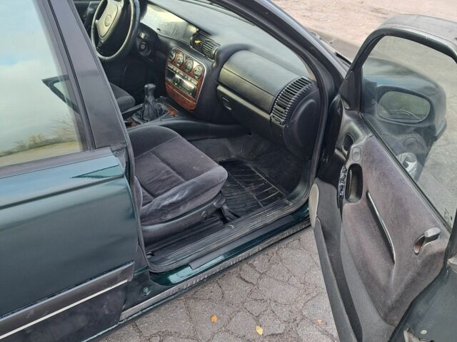 Зеленый Опель Омега, объемом двигателя 2 л и пробегом 280 тыс. км за 1950 $, фото 12 на Automoto.ua