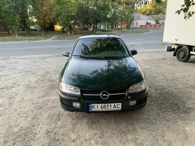 Зеленый Опель Омега, объемом двигателя 2 л и пробегом 300 тыс. км за 1600 $, фото 3 на Automoto.ua