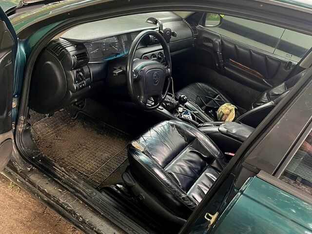 Зелений Опель Омега, об'ємом двигуна 2 л та пробігом 300 тис. км за 1600 $, фото 6 на Automoto.ua