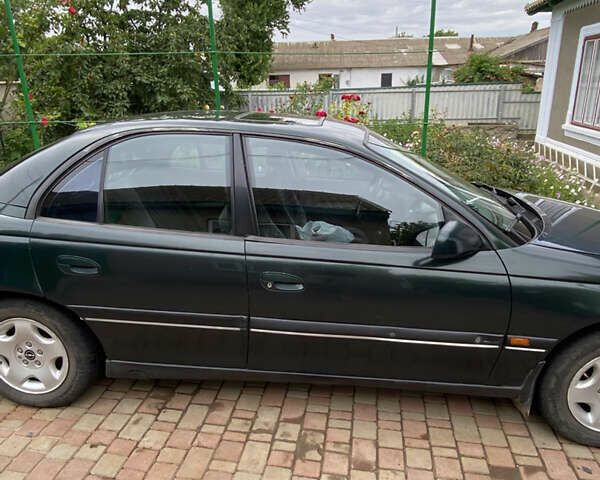 Зеленый Опель Омега, объемом двигателя 2 л и пробегом 482 тыс. км за 2500 $, фото 1 на Automoto.ua