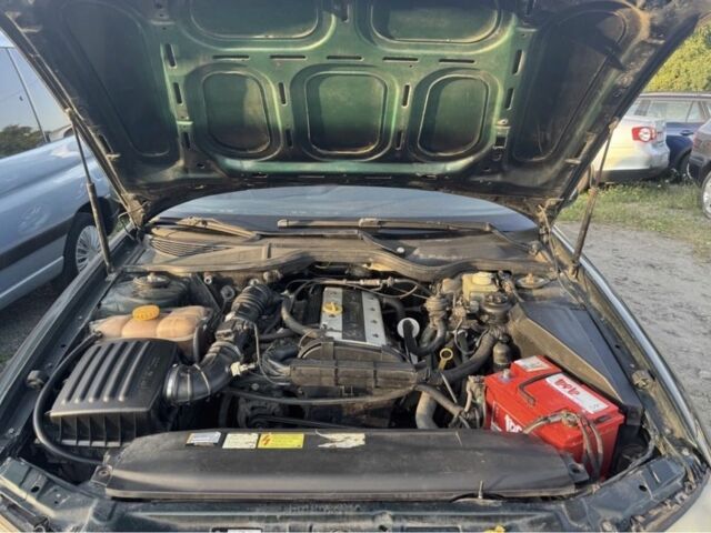 Зеленый Опель Омега, объемом двигателя 2 л и пробегом 372 тыс. км за 1400 $, фото 1 на Automoto.ua