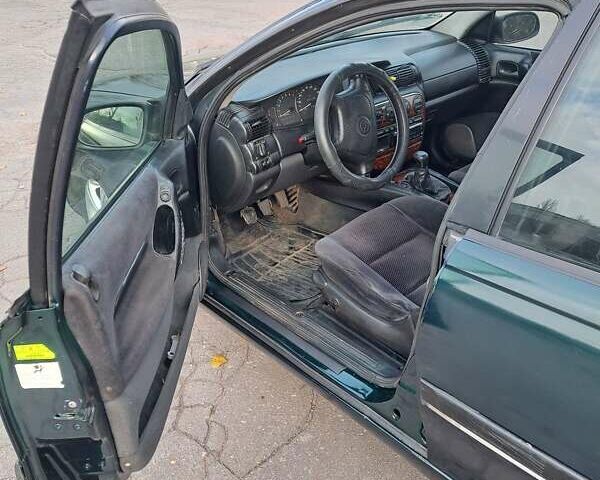 Зелений Опель Омега, об'ємом двигуна 2 л та пробігом 280 тис. км за 1899 $, фото 5 на Automoto.ua