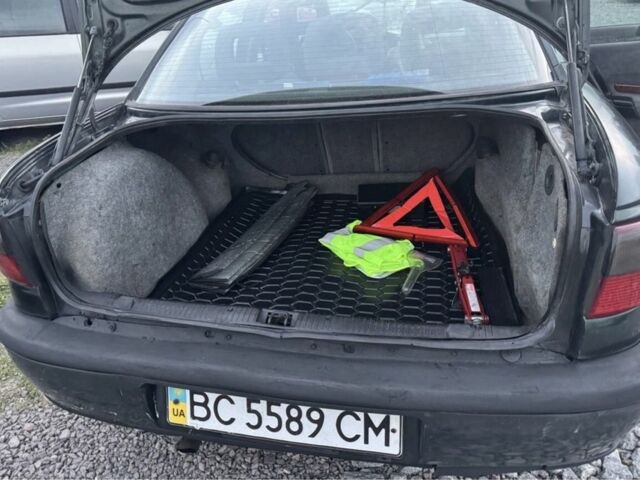 Зеленый Опель Омега, объемом двигателя 2 л и пробегом 372 тыс. км за 1400 $, фото 2 на Automoto.ua