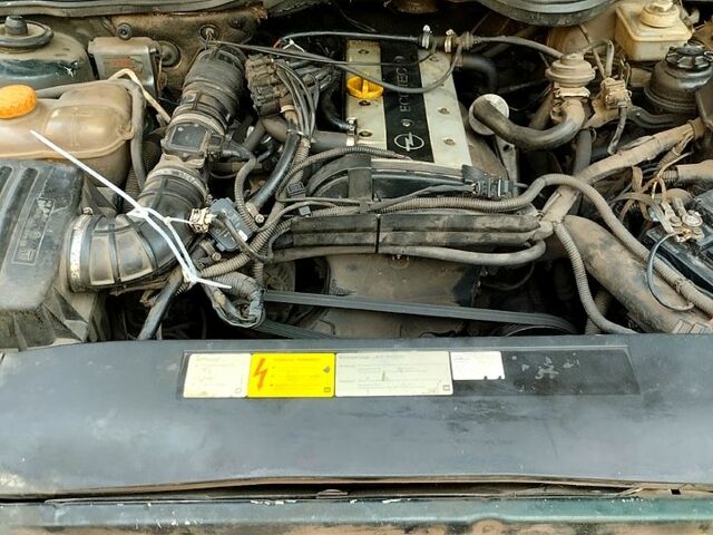 Зелений Опель Омега, об'ємом двигуна 2 л та пробігом 300 тис. км за 1250 $, фото 6 на Automoto.ua