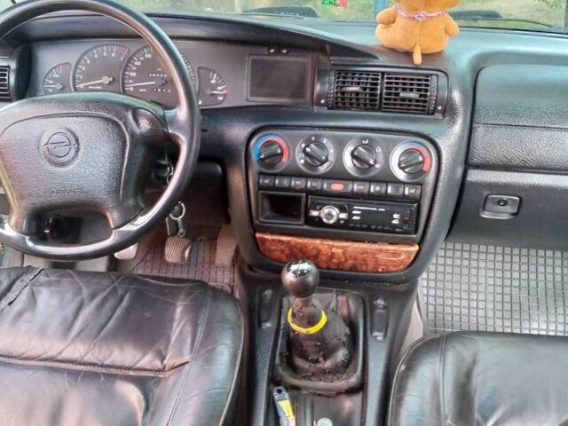 Зеленый Опель Омега, объемом двигателя 2 л и пробегом 2 тыс. км за 2000 $, фото 5 на Automoto.ua