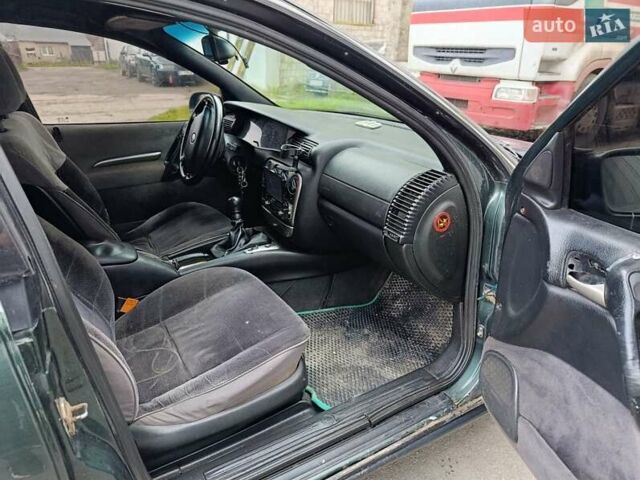 Зеленый Опель Омега, объемом двигателя 2 л и пробегом 321 тыс. км за 1100 $, фото 14 на Automoto.ua