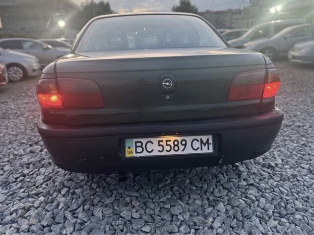 Зеленый Опель Омега, объемом двигателя 2 л и пробегом 372 тыс. км за 1400 $, фото 7 на Automoto.ua