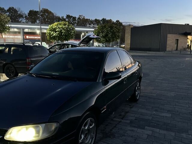 Зеленый Опель Омега, объемом двигателя 2 л и пробегом 250 тыс. км за 1400 $, фото 1 на Automoto.ua