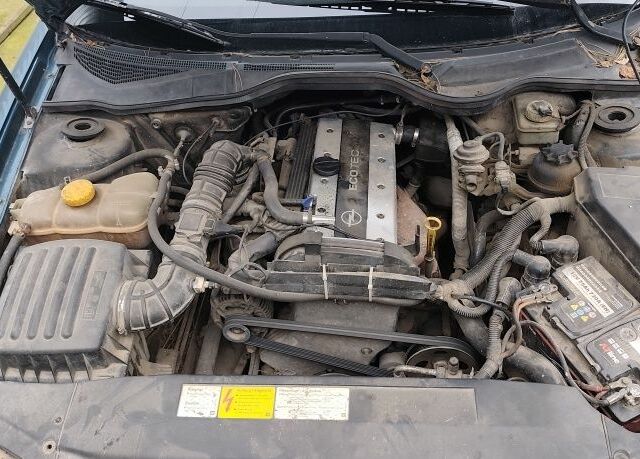 Зеленый Опель Омега, объемом двигателя 2 л и пробегом 343 тыс. км за 2500 $, фото 9 на Automoto.ua