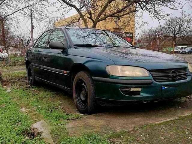 Зеленый Опель Омега, объемом двигателя 2 л и пробегом 300 тыс. км за 2700 $, фото 2 на Automoto.ua