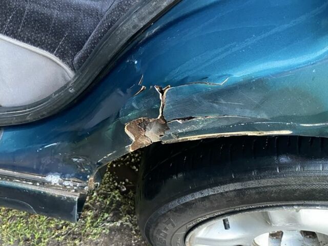 Зелений Опель Омега, об'ємом двигуна 2 л та пробігом 439 тис. км за 1069 $, фото 5 на Automoto.ua