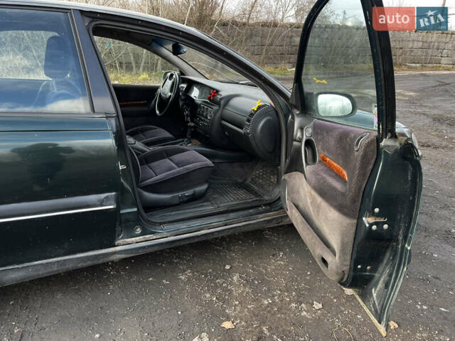 Зелений Опель Омега, об'ємом двигуна 2.96 л та пробігом 300 тис. км за 1350 $, фото 16 на Automoto.ua