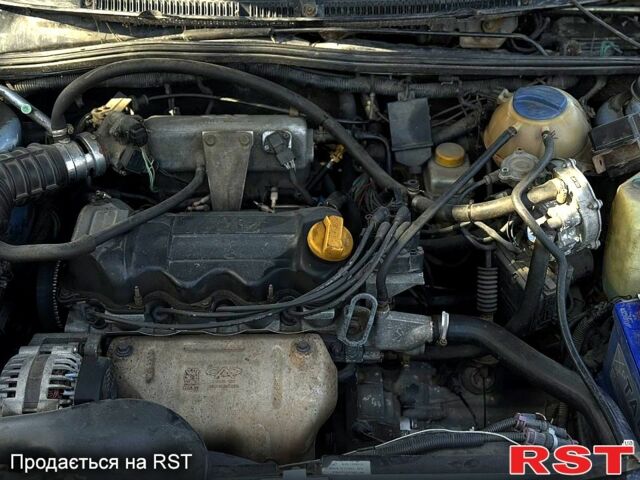 Зелений Опель Омега, об'ємом двигуна 2 л та пробігом 400 тис. км за 1700 $, фото 7 на Automoto.ua