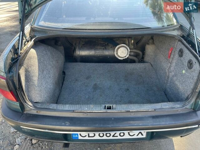 Зеленый Опель Омега, объемом двигателя 2 л и пробегом 474 тыс. км за 1200 $, фото 5 на Automoto.ua