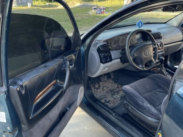 Зеленый Опель Омега, объемом двигателя 2 л и пробегом 300 тыс. км за 1800 $, фото 3 на Automoto.ua