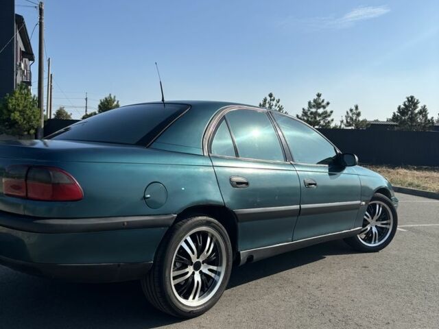 Зеленый Опель Омега, объемом двигателя 2.5 л и пробегом 300 тыс. км за 2500 $, фото 4 на Automoto.ua