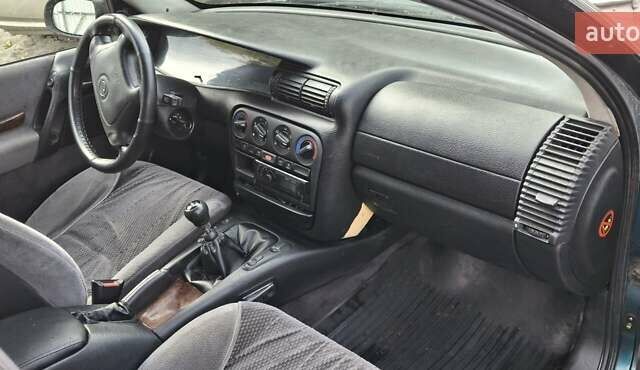 Зелений Опель Омега, об'ємом двигуна 2 л та пробігом 180 тис. км за 650 $, фото 7 на Automoto.ua