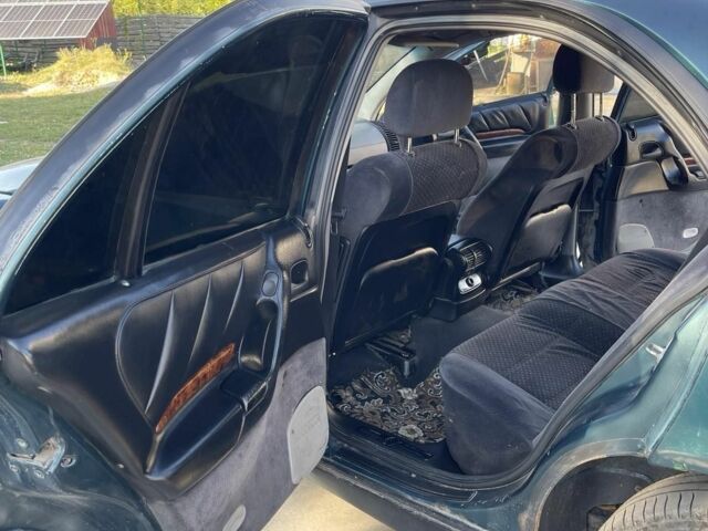 Зеленый Опель Омега, объемом двигателя 2 л и пробегом 300 тыс. км за 1800 $, фото 1 на Automoto.ua