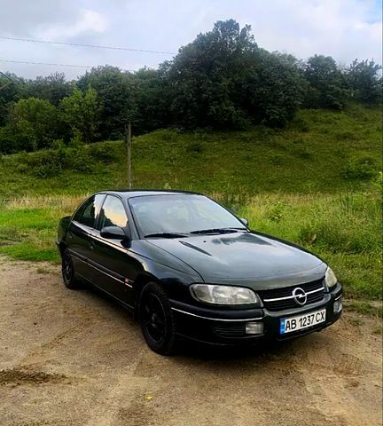 Зелений Опель Омега, об'ємом двигуна 2 л та пробігом 300 тис. км за 1000 $, фото 2 на Automoto.ua