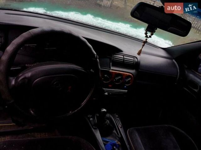 Зеленый Опель Омега, объемом двигателя 2 л и пробегом 350 тыс. км за 1700 $, фото 3 на Automoto.ua