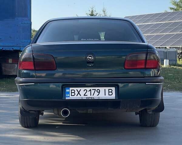 Зеленый Опель Омега, объемом двигателя 2 л и пробегом 300 тыс. км за 1800 $, фото 5 на Automoto.ua