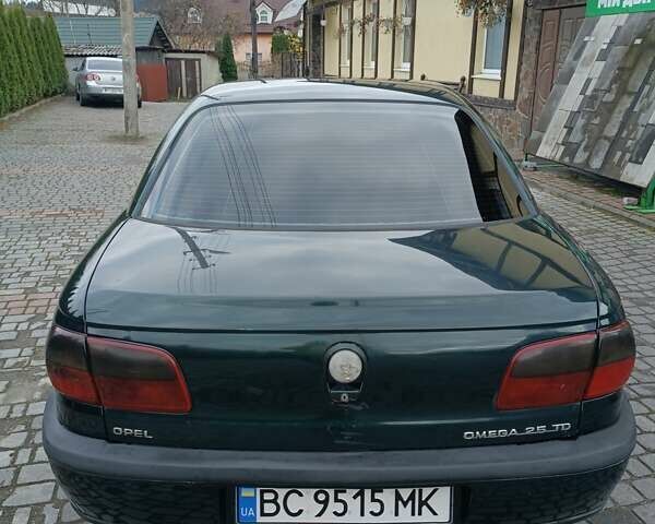 Зеленый Опель Омега, объемом двигателя 2.5 л и пробегом 400 тыс. км за 2150 $, фото 5 на Automoto.ua