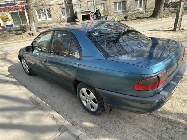 Зеленый Опель Омега, объемом двигателя 2 л и пробегом 302 тыс. км за 3000 $, фото 3 на Automoto.ua