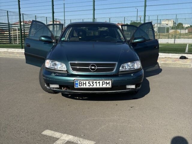 Зеленый Опель Омега, объемом двигателя 2.5 л и пробегом 300 тыс. км за 2500 $, фото 2 на Automoto.ua
