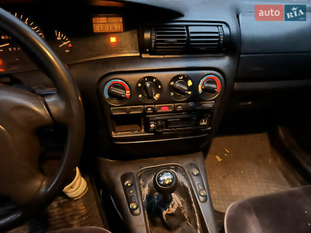 Зеленый Опель Омега, объемом двигателя 2 л и пробегом 350 тыс. км за 1500 $, фото 7 на Automoto.ua