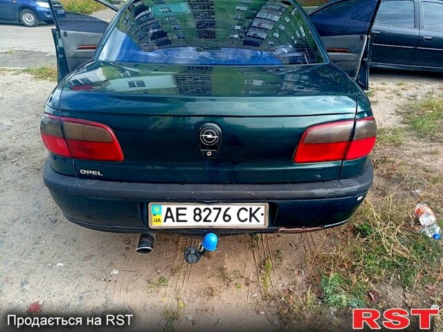Зеленый Опель Омега, объемом двигателя 2 л и пробегом 600 тыс. км за 1400 $, фото 3 на Automoto.ua